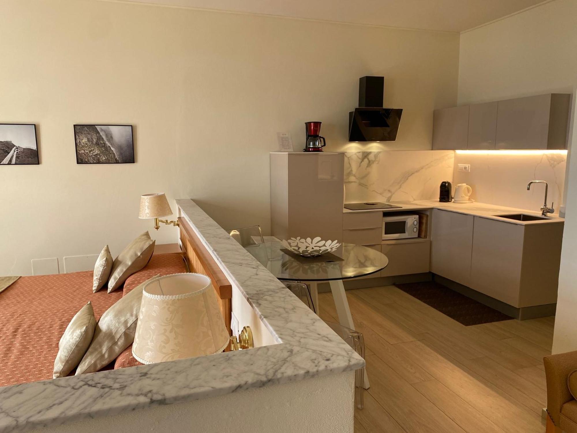 Miramare Apartments&Suites Специя Екстериор снимка