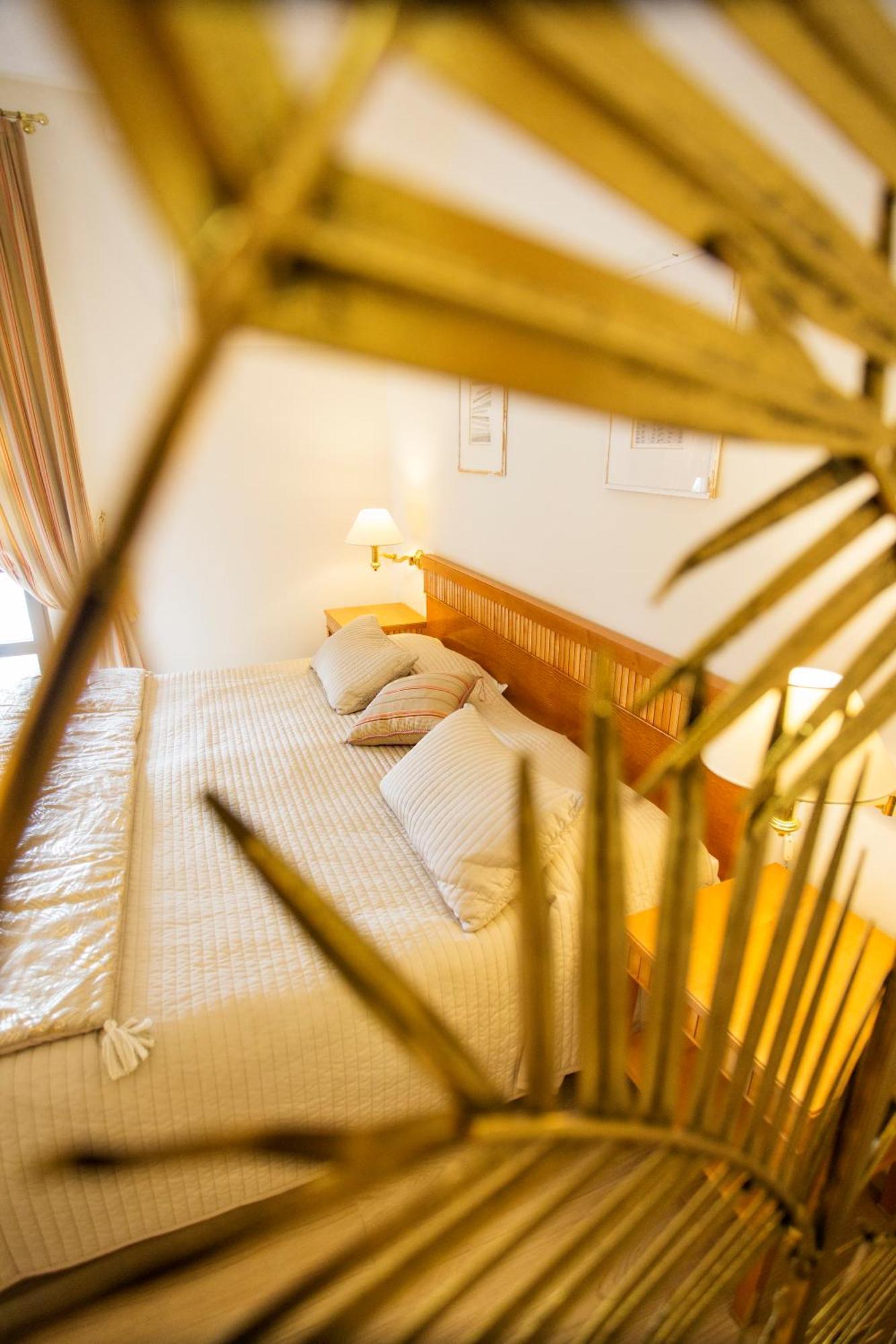 Miramare Apartments&Suites Специя Стая снимка