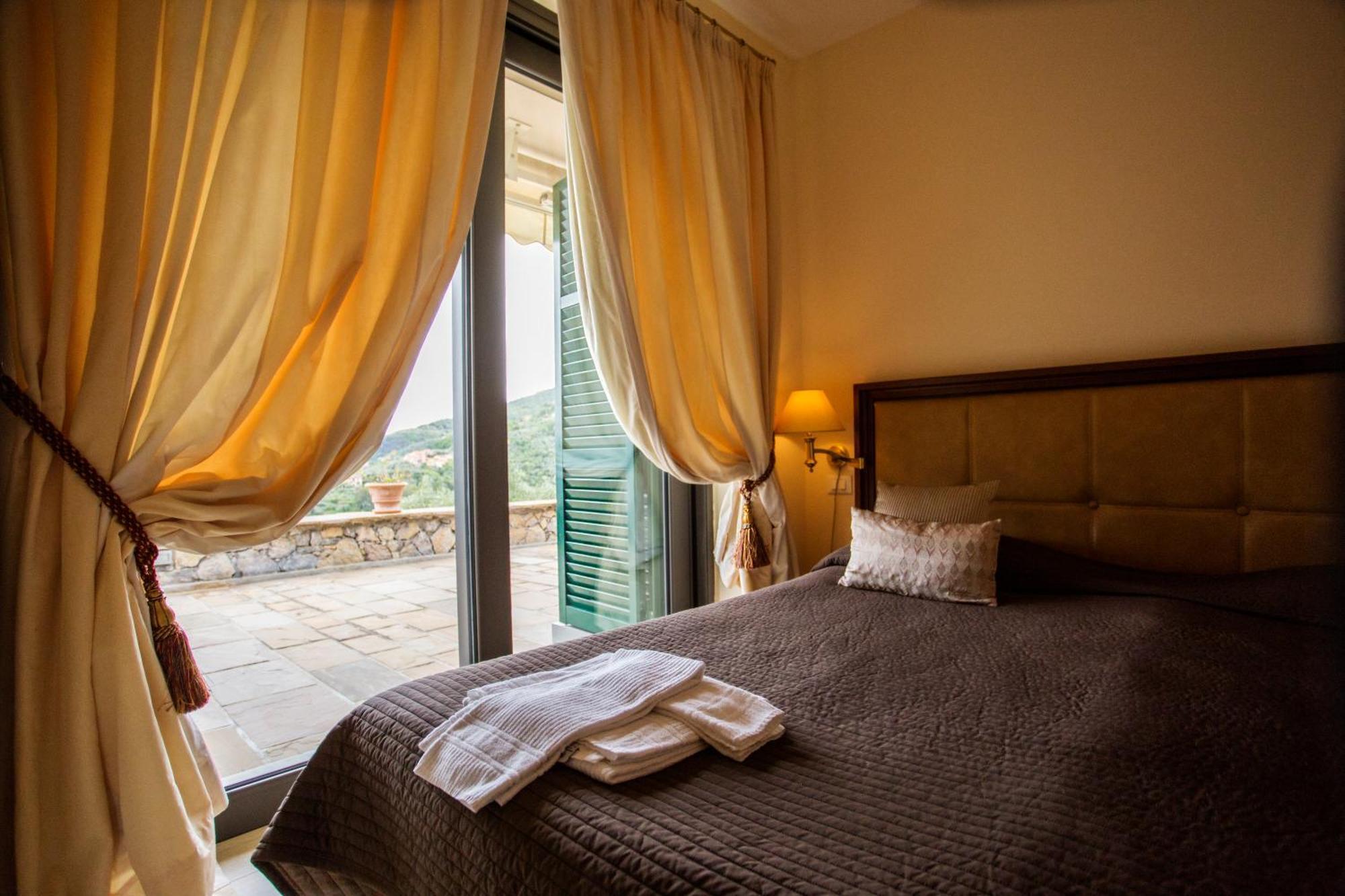 Miramare Apartments&Suites Специя Стая снимка