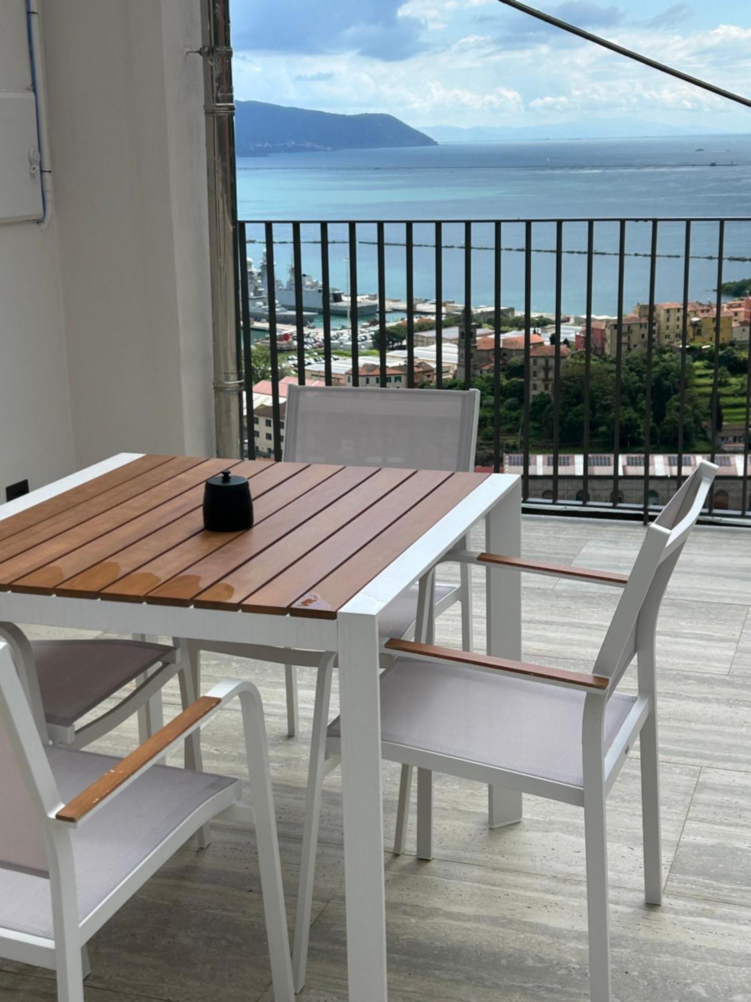 Miramare Apartments&Suites Специя Стая снимка